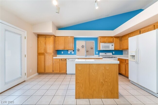 Building Photo - 812 Seco Verde Ave