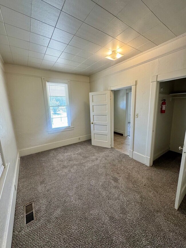 Building Photo - E. Brookside- 126