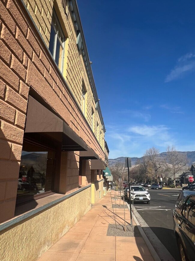 Building Photo - One Bedroom, One bath Apartment in Downtown Ashland | Available Now