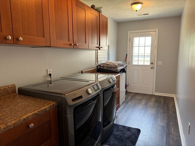 Building Photo - 310 Waterwood Way