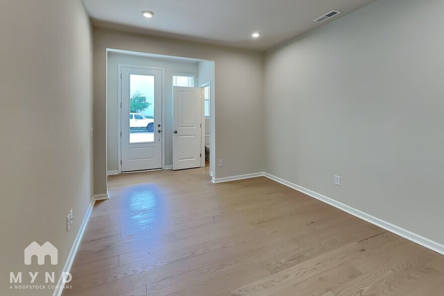 Building Photo - 6005 Longar Ln