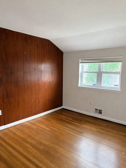 Building Photo - 4821 Williston St
