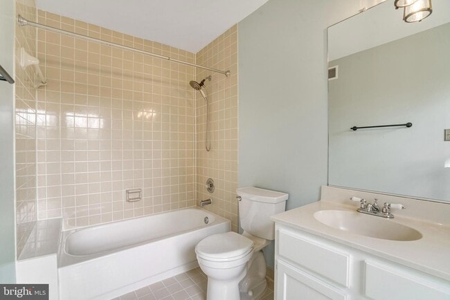 Building Photo - 2131 Kings Mill Ct
