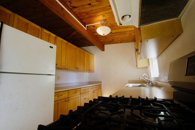 Building Photo - 2 Bedroom 1 bath - Bennett Valley