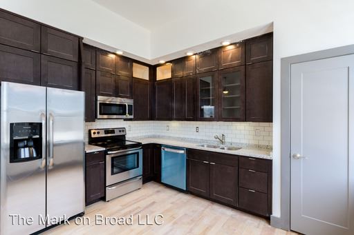 Building Photo - 300 E Broad St