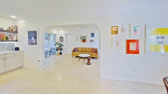 Building Photo - Lake Pasadena - Charming 2 Bedroom Home with Spacious Yard