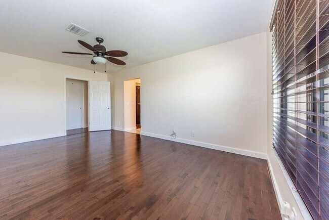 Building Photo - 13335 Cross Pointe Dr