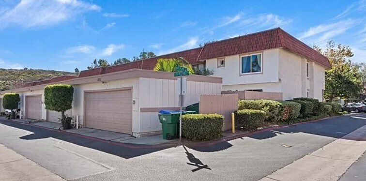 Building Photo - 3201 Via Pescado