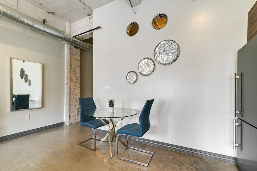 Building Photo - 500 S Ervay St