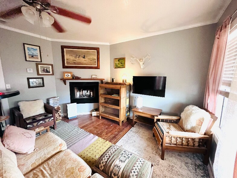 Building Photo - 400 S 1st St