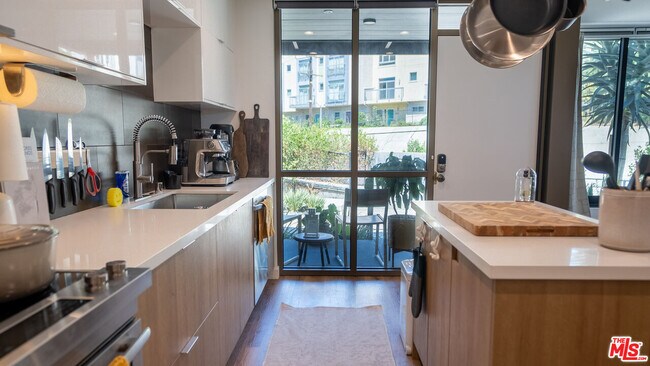 Building Photo - 2811 Waverly Dr