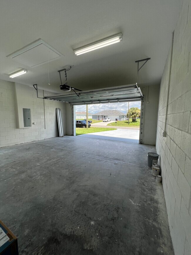 Building Photo - 1060 S Capri Ct