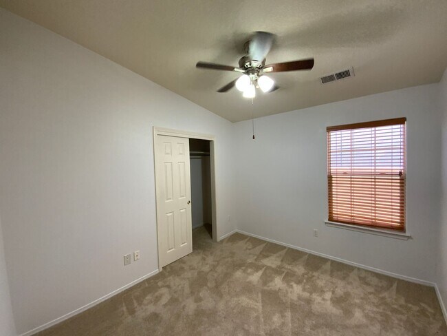 Building Photo - 3 Bedroom Single Story Home Available Near...
