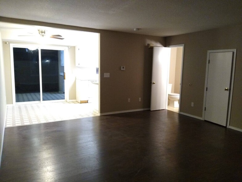 4-2b2b - 16049 SE Caruthers St