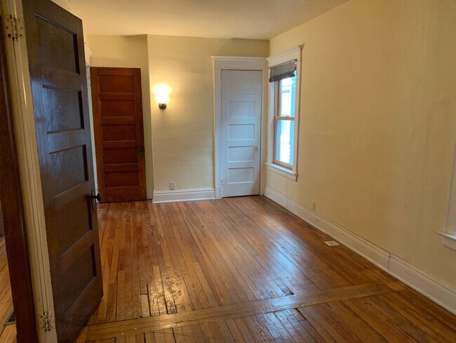 Building Photo - 75 Inwood Pl