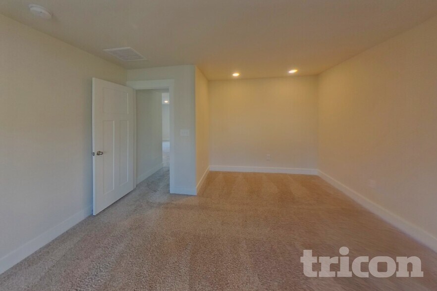 Building Photo - 308 Allenby Ln