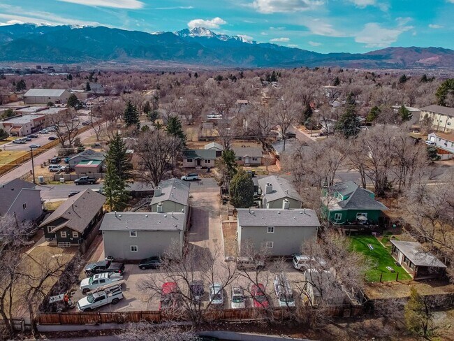 Building Photo - 2 Bedrooms with Private Bathrooms | Walk-In Closets | Laundry Hookups