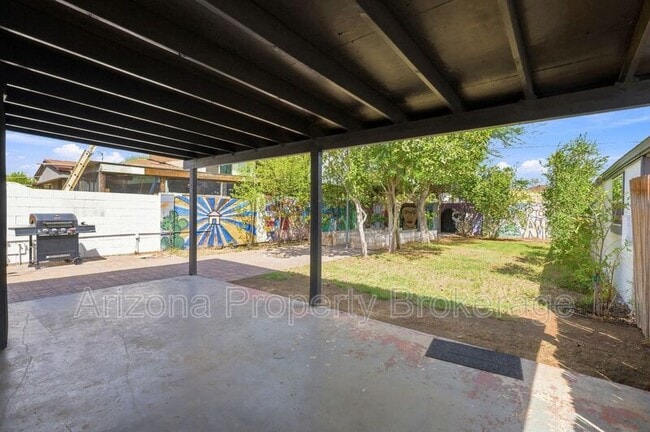 Building Photo - 1128 E Almeria Rd
