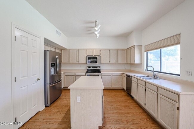 Building Photo - 1815 E Dava Dr