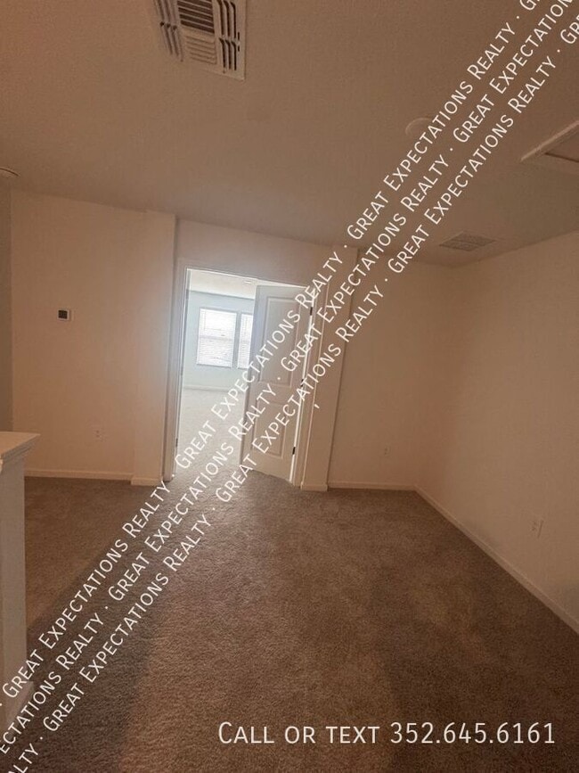 Building Photo - 4923 SW 81st Ln