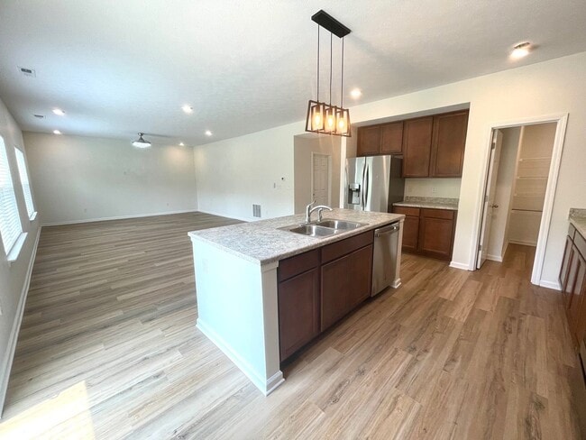 Building Photo - Newer Construction Home!