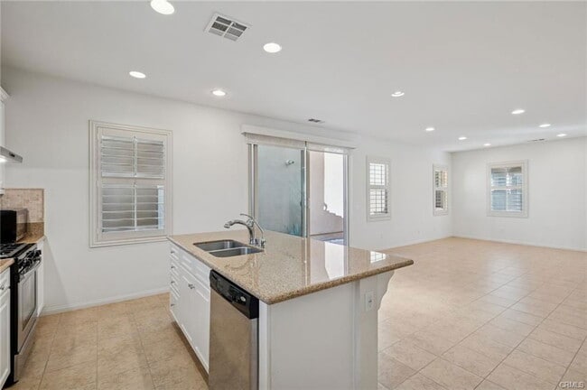 Building Photo - 93 Keepsake