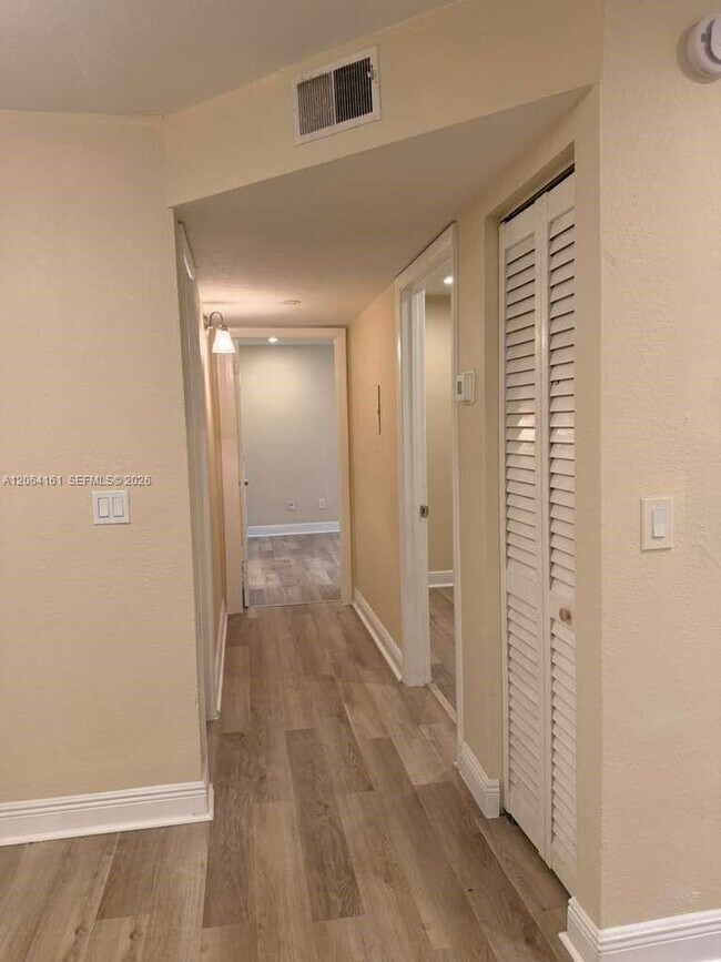 Building Photo - 1247 SW 46th Ave