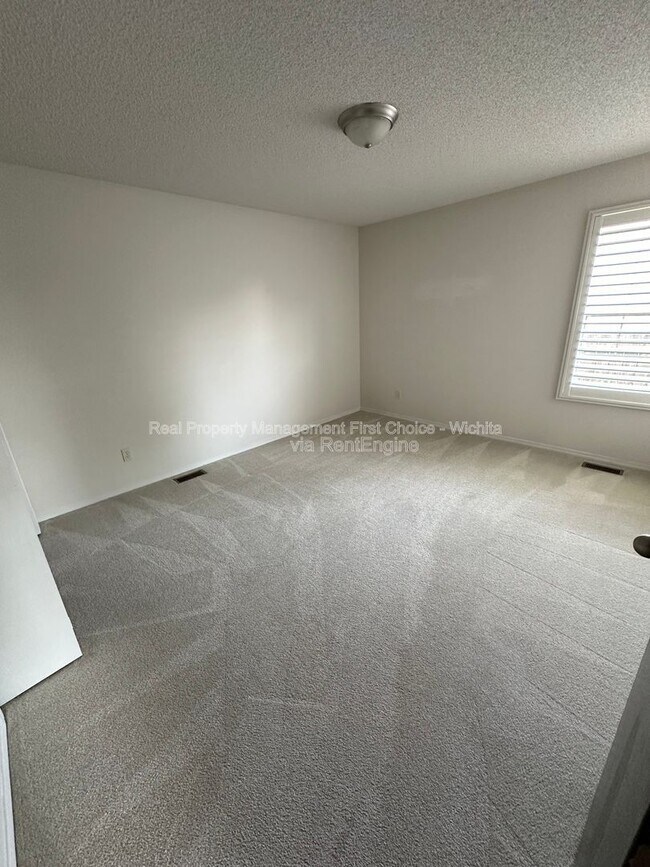 Building Photo - 748 Reflection Lake