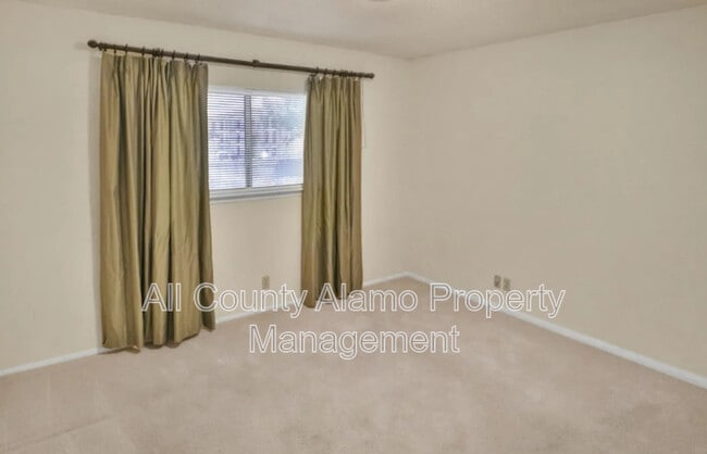 Building Photo - 7558 Ledgebrook Dr