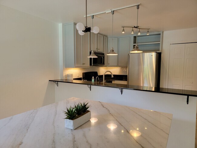 Building Photo - 1445 Monroe Dr NE