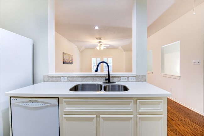 Building Photo - 830 W Heights Hollow Ln