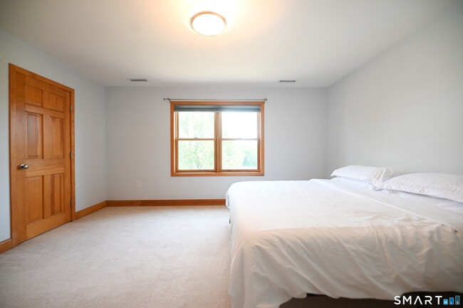 Building Photo - 19 Longview Dr