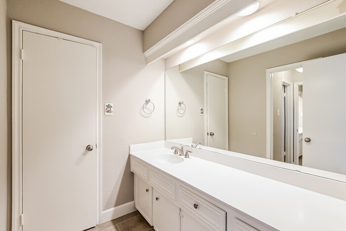 Building Photo - 11818 Oakcroft Dr