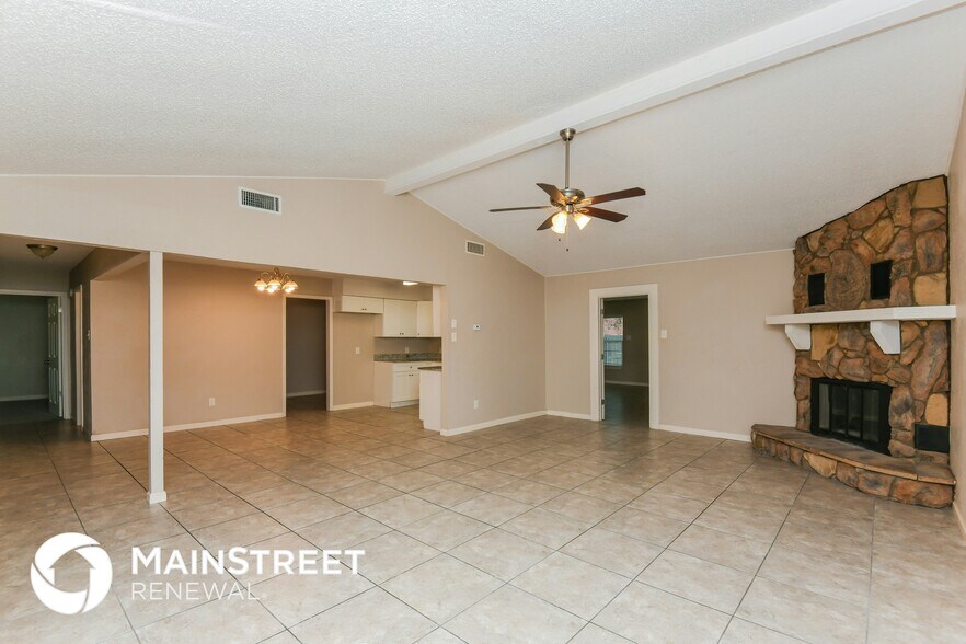 Building Photo - 1905 Christopher Dr