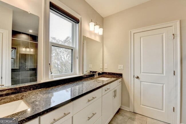 Building Photo - 2083 Holtz Ln