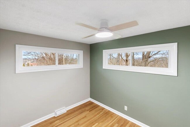 Building Photo - 100 9th Ave