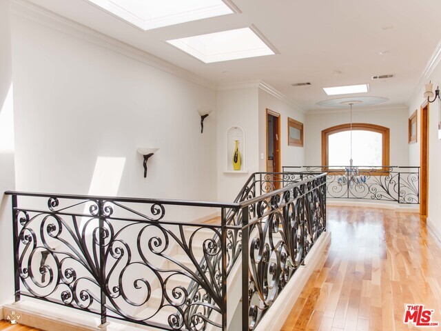 Building Photo - 9033 Cresta Dr