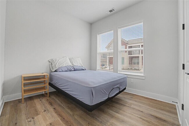 Building Photo - 2930 Moreno St