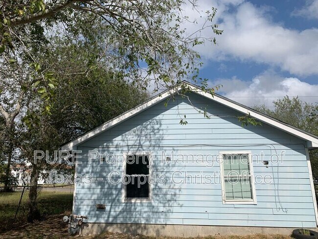Primary Photo - 913 1/2 W Point Rd