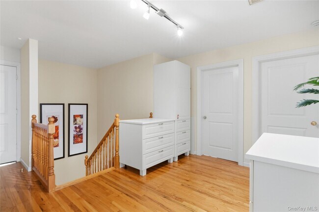 Building Photo - 44 Sully Dr