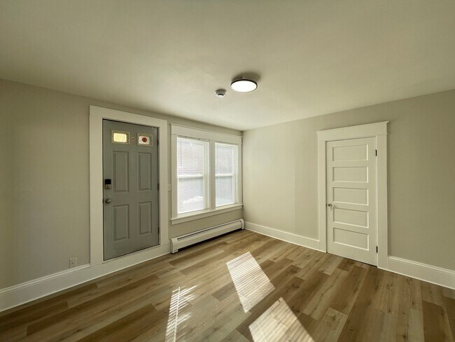 Building Photo - 55 Henriette St