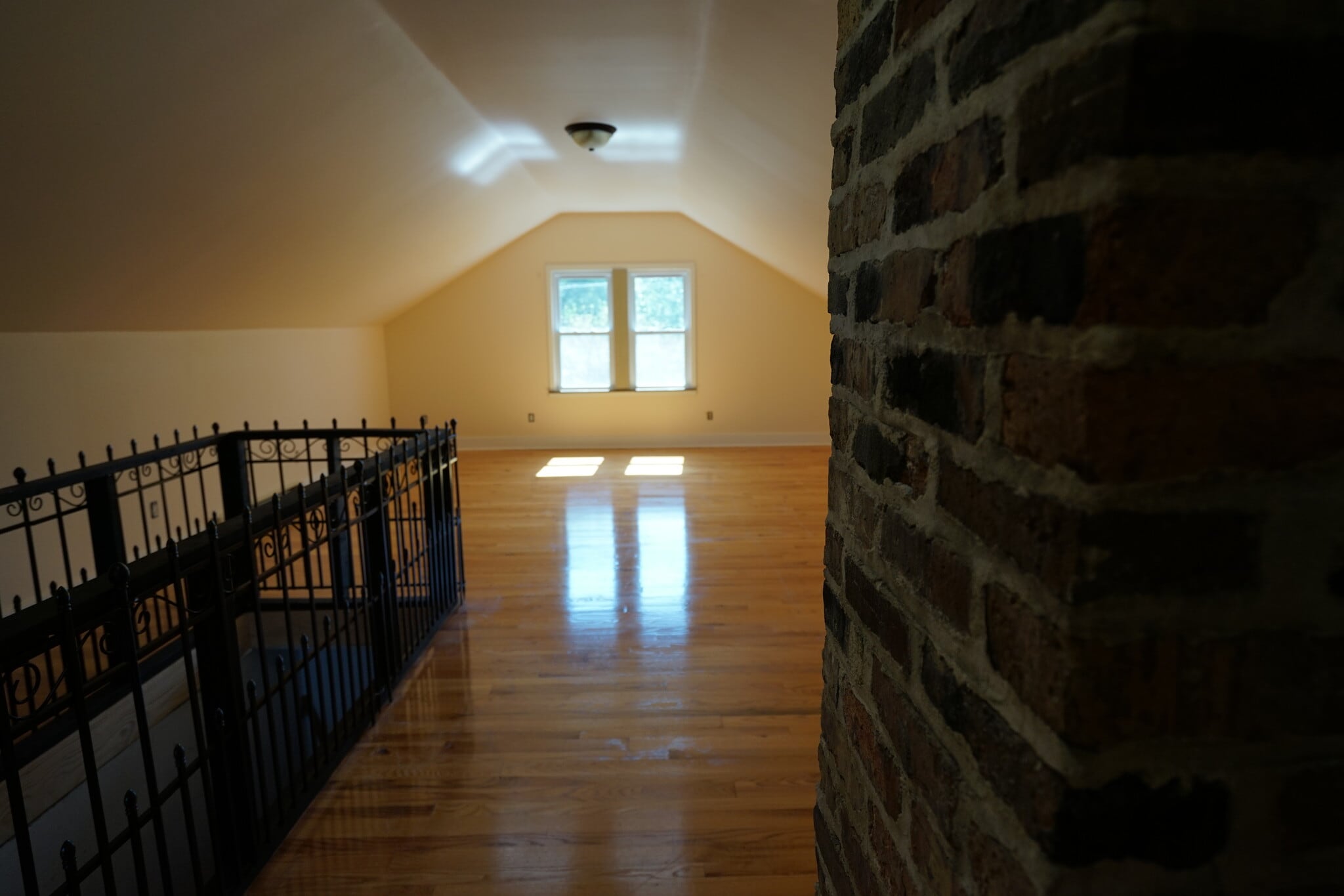 UPPER MASTER LOFT - 1652 Ethel Ave