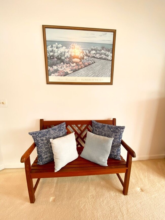 Building Photo - FULLY-FURNISHED GORGEOUS TOWNHOME!