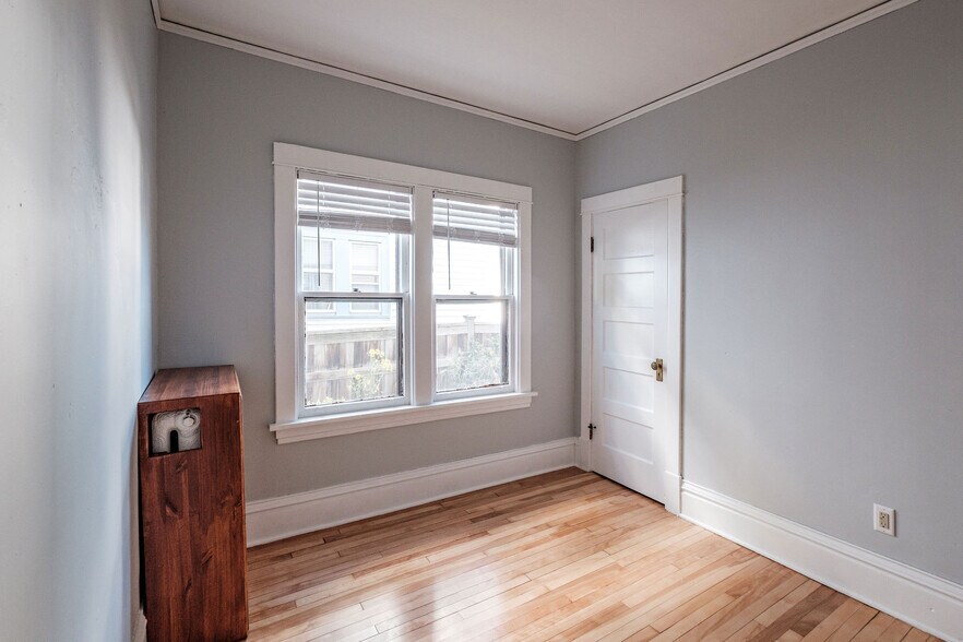 Bedroom 2 - 2016 Selby Ave