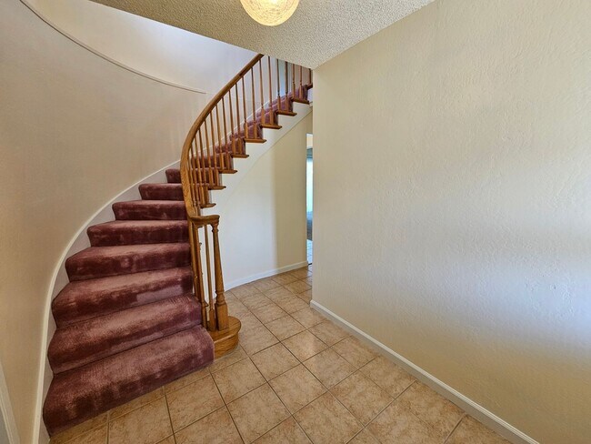 Building Photo - 10989 Ronald Way