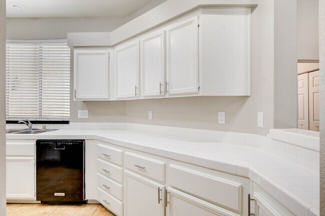 Building Photo - 5155 W Tropicana Ave