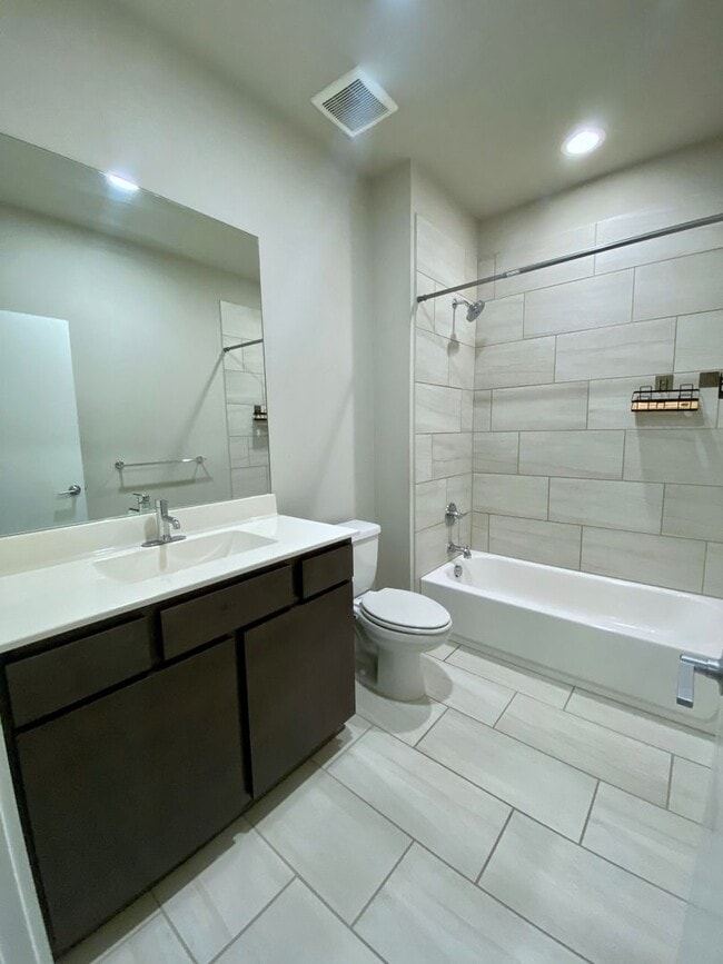Building Photo - Beautiful Home Move in Ready Located minutes from Southtown!