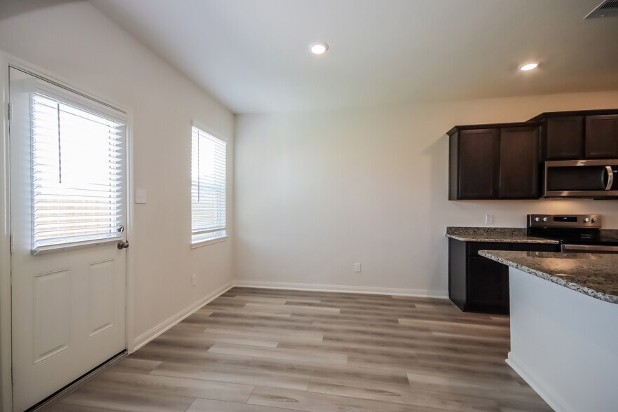 Building Photo - 8414 Bermuda Blue Rd