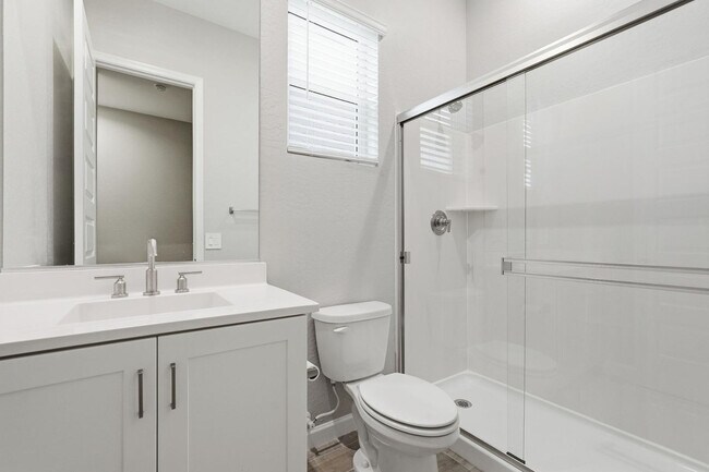 Building Photo - 5028 E Shady Glen Ave