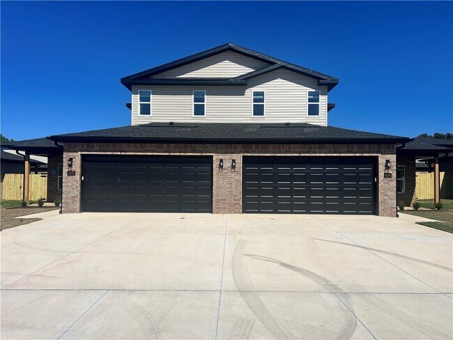 Building Photo - 611 Cosmos St